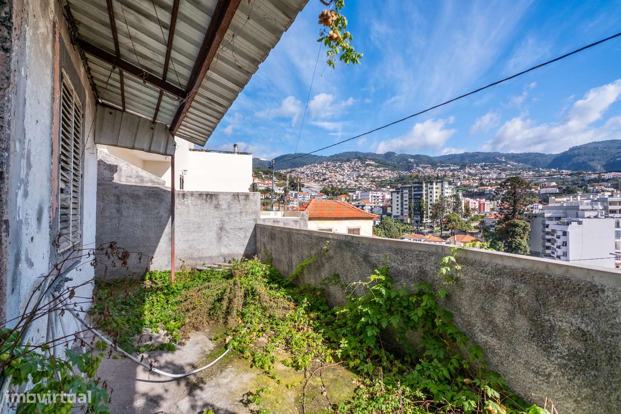 Moradia T2 no coração do Funchal-32