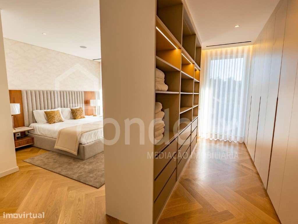 Moradia T5+1 nova com piscina em condomínio fechado de luxo no Estoril-33