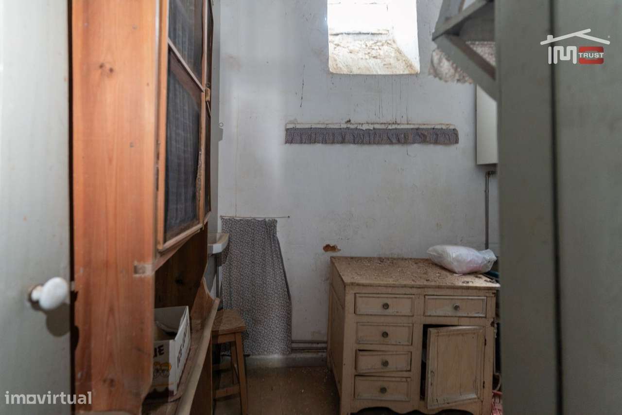 Moradia T2 com Projeto Aprovado em TOMAR já com telhado novo e isol...-14