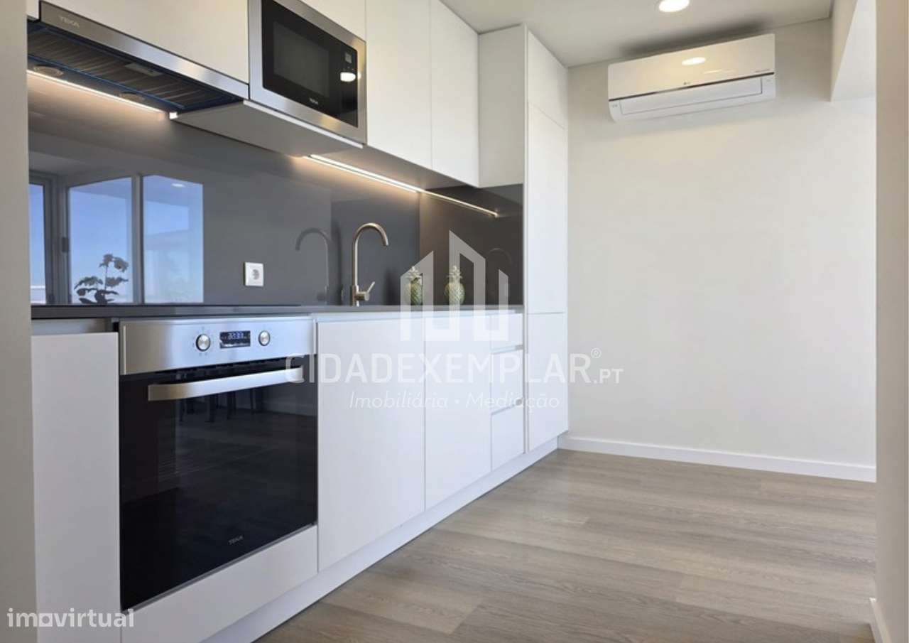 Luxuoso Penthouse T2 Totalmente Remodelado – Portimão, Algarve-12