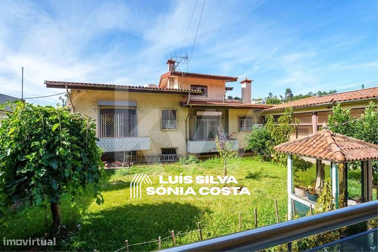 Moradia Independente T6 c/ Anexos, Armazém e Terreno p/ Construção-28