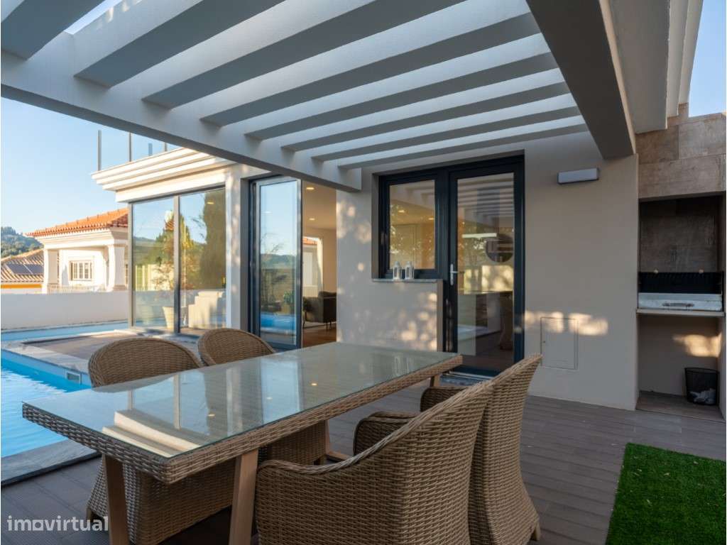 Moradia T4 com jardim e piscina no Parque Natural da Arrábida - Grande imagem: 2/30