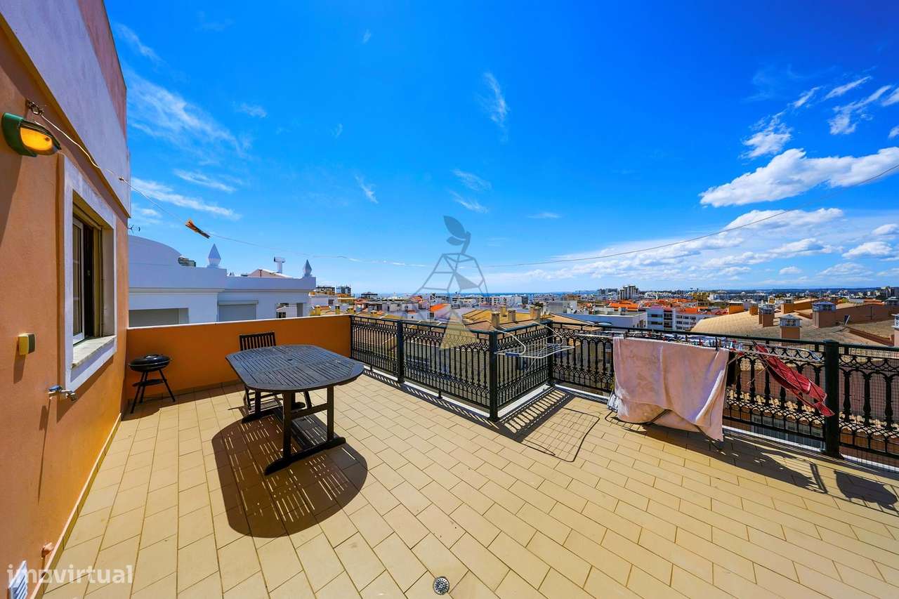 Apartamento T1+3 com Vista Mar do terraço em Quarteira-9