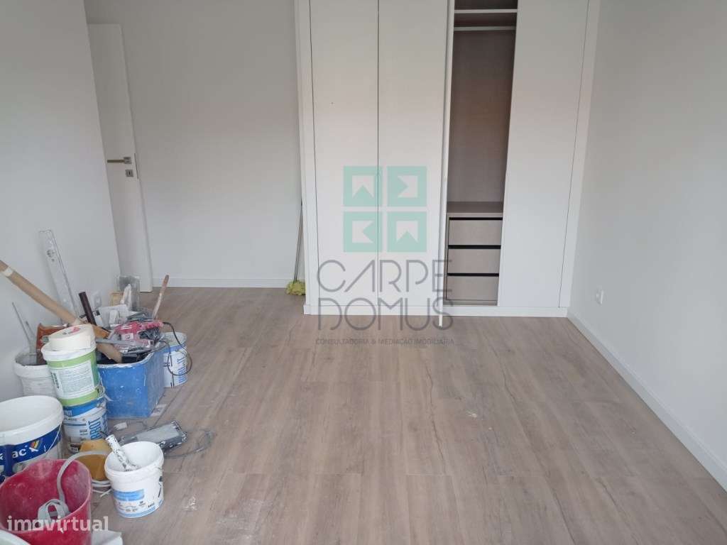 Apartamento T3, totalmente renovado, c/ varandas, na Avenida do Uru...-29