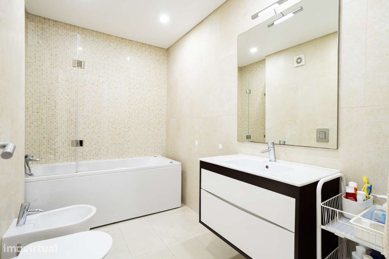 Apartamento T3 com 163 m², Box e Arrecadação-10