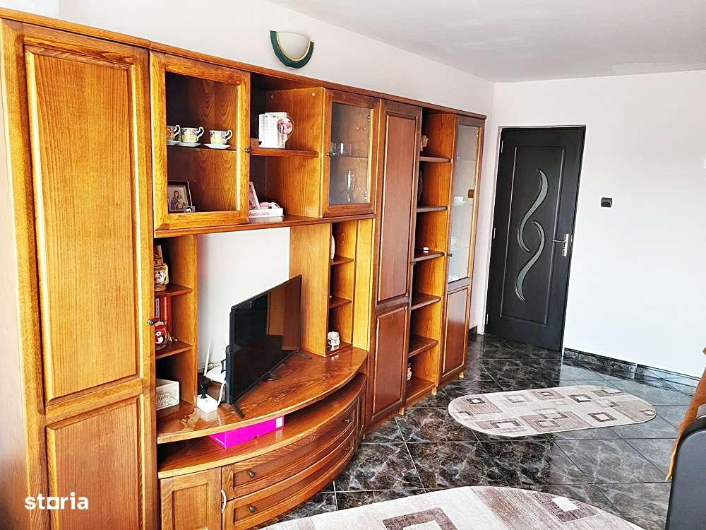 Codlea, apartament 2 camere decomandat, etaj 1, mobilat, 75000 euro - Imagine principală: 2/9
