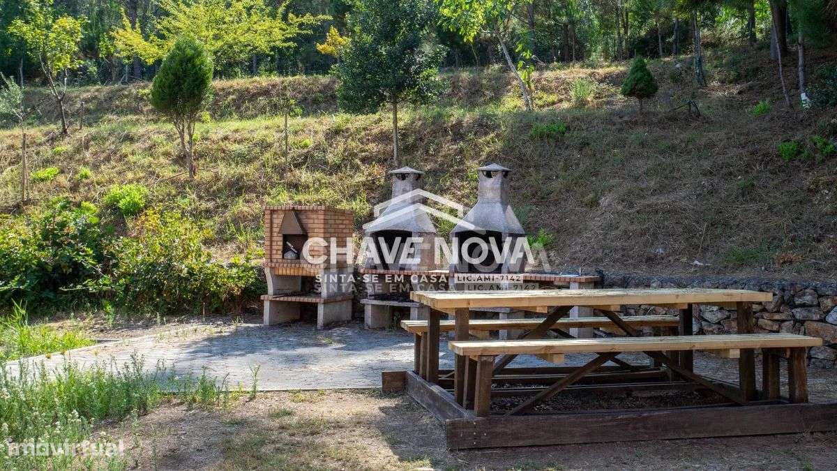 Apartamento T2, em Pedroso, com duas varandas, garagem e arrumos-38
