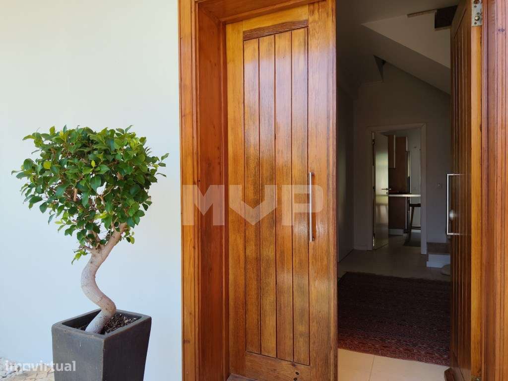 Moradia V3+1 com jardim em zona tranquila de Albufeira-1