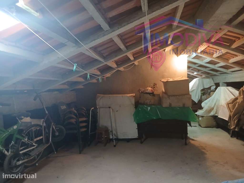 Moradia térrea T4, com churrasqueira e jardim em Arega-49