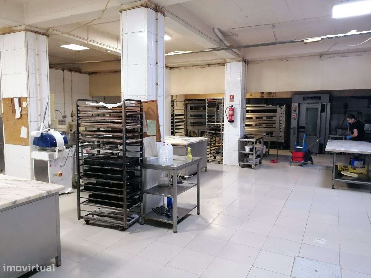 Vende-se Armazém/Fábrica com 440m2 a 2 minutos do Eixo Norte/Sul - Grande imagem: 2/11