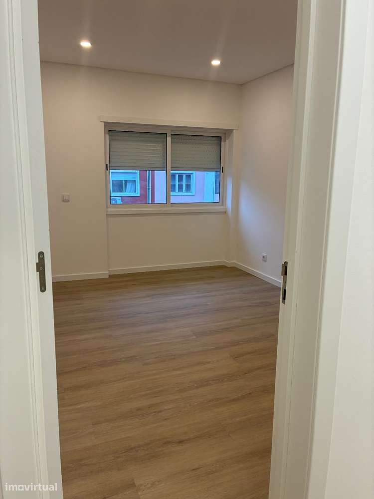 Apartamento T4 em Barreiro com Excelente Localização-22