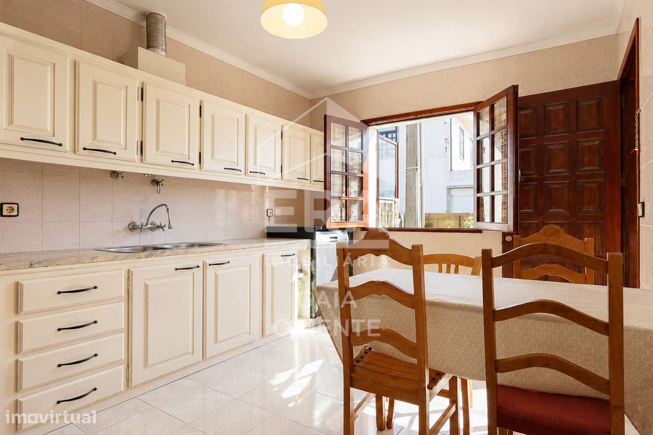 Moradia T4 Com Jardim e Garagem-9