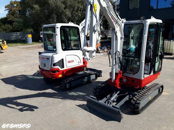 Takeuchi Nowa Japońska Takeuchi TB225 NOWOŚĆ - Minikoparka - 16