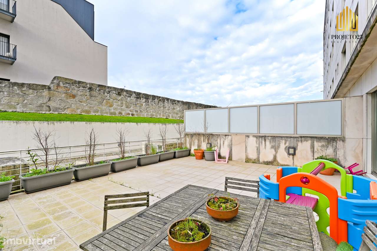 T2 Com Terraço Privativo em Condº Fechado com Piscina Coberta e Jardim-25