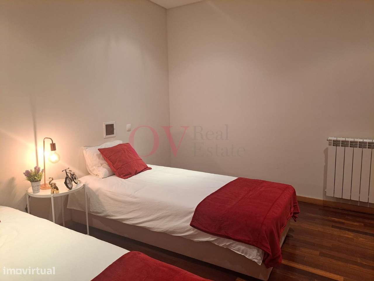 Vende-se Quintinha com moradia T4, a 2 minutos da circunvalação, junto-8