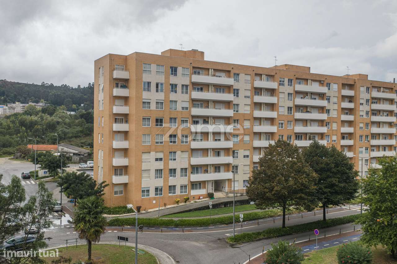 Apartamento T3 com varandas, em Valongo-23
