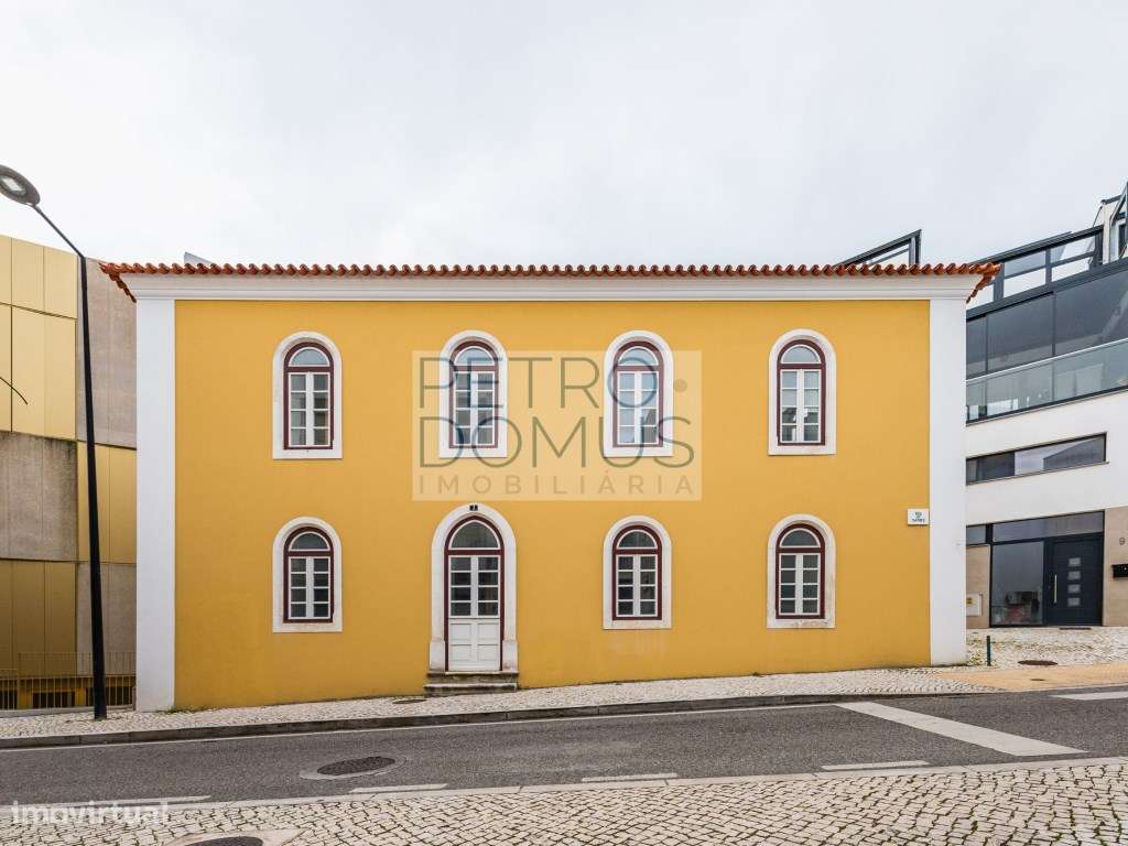 Apartamento T1+1 Único no Centro Histórico de Leiria-28