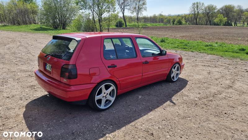 Volkswagen Golf - 24