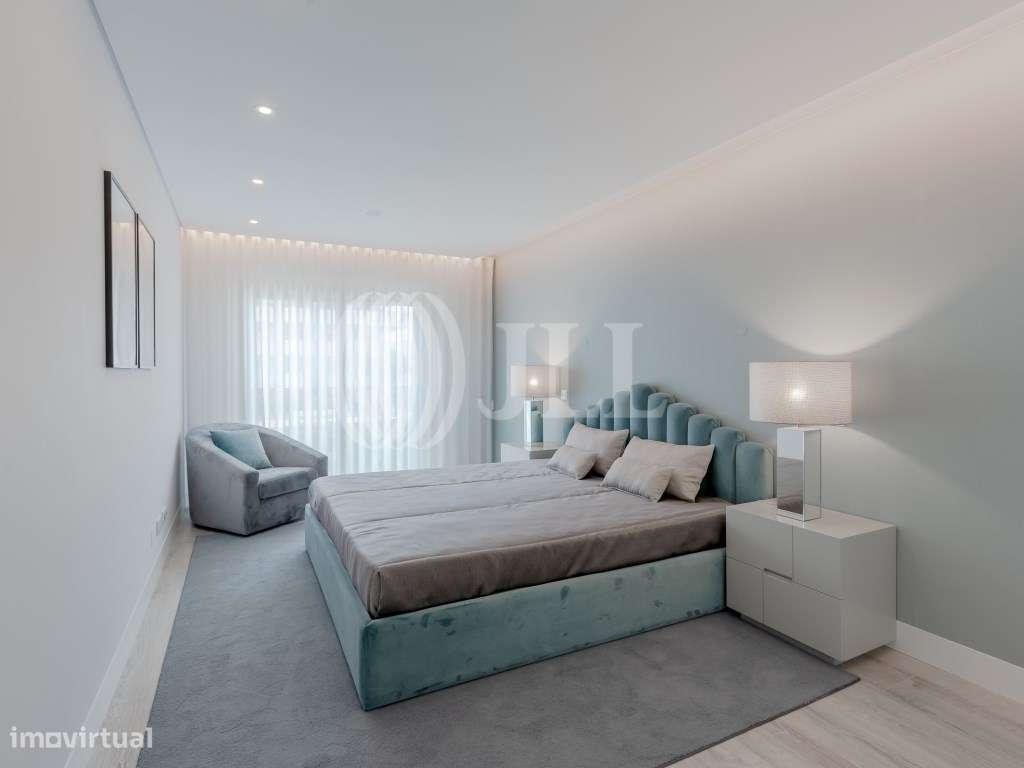 Apartamento T3 com varanda e garagem em Algés Oeiras-8