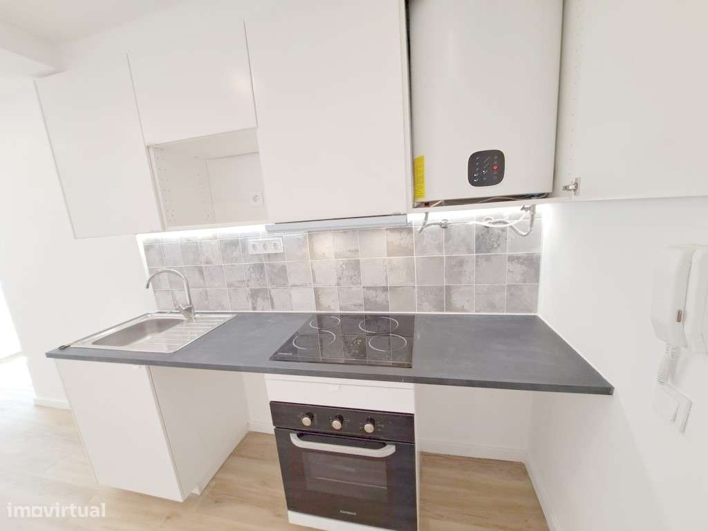 Apartamento T2 para venda em Amadora - Lisboa-9