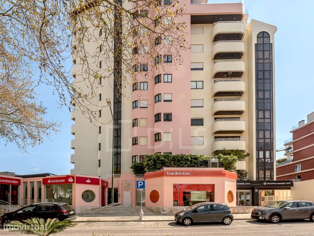 Escritório renovado na Avenida 25 de Abril-15