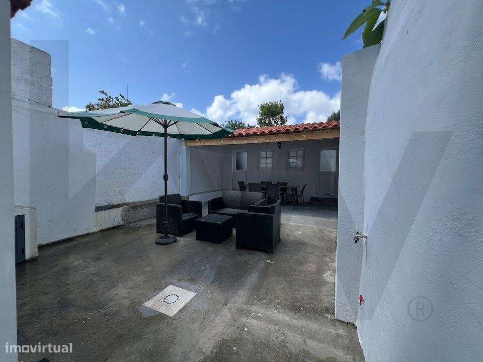 Moradia T5 com Licenciamento de Alojamento Local no Centro de Ponta De-21