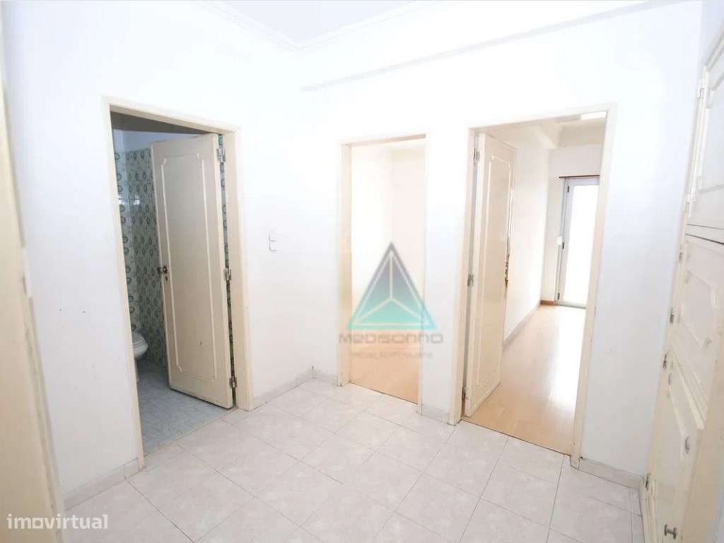 Apartamento T2 - 1º andar - Arrecadação à Venda em Oeiras remodelaç... - Grande imagem: 4/10