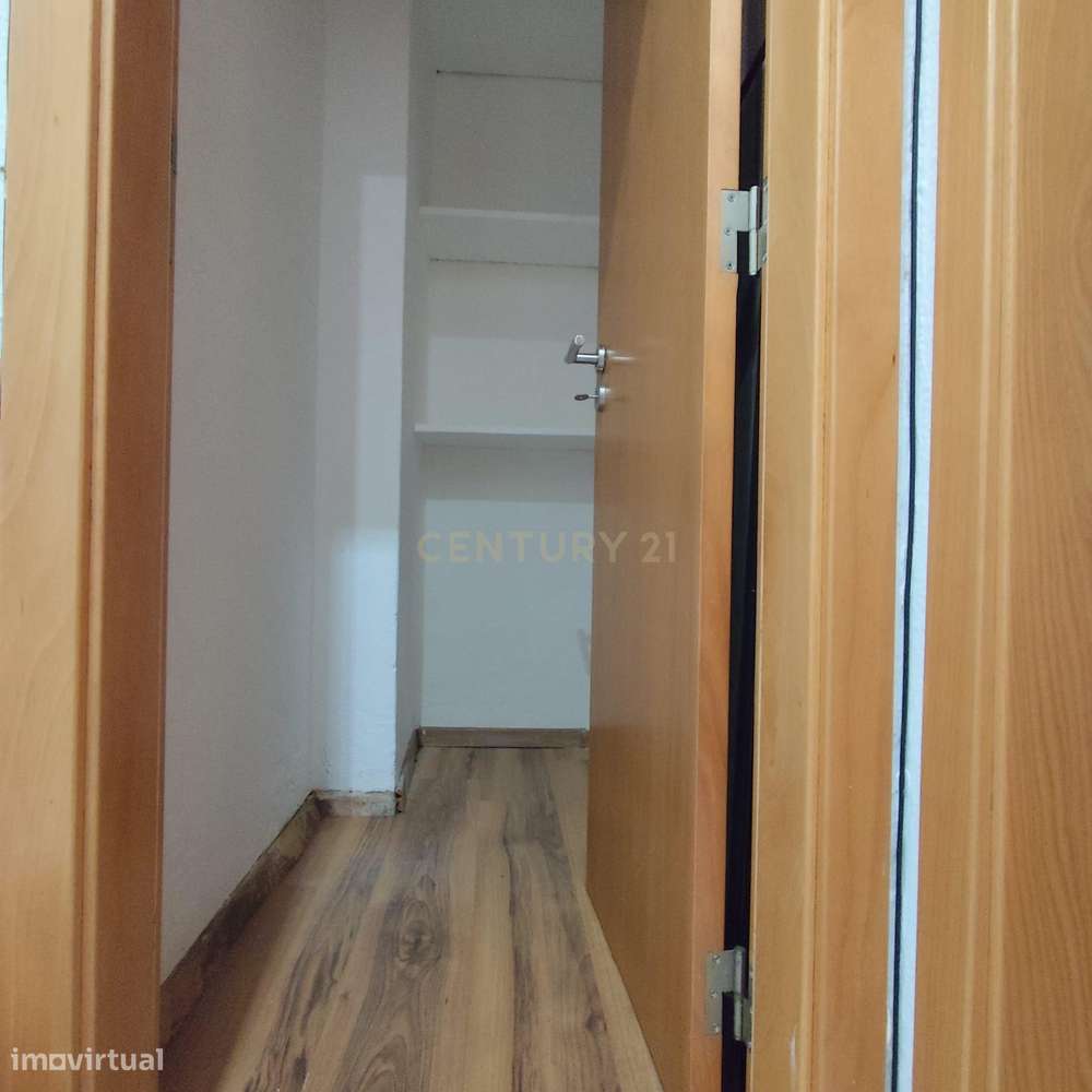 Apartamento T2 | Santo António da Charneca-5