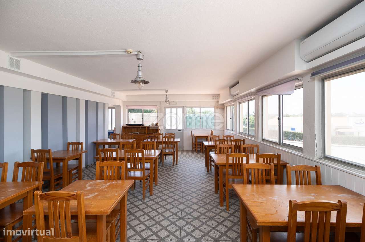 Edifício Comercial e Habitacional a 2 minutos da praia do Carvalhal - Grande imagem: 1/30