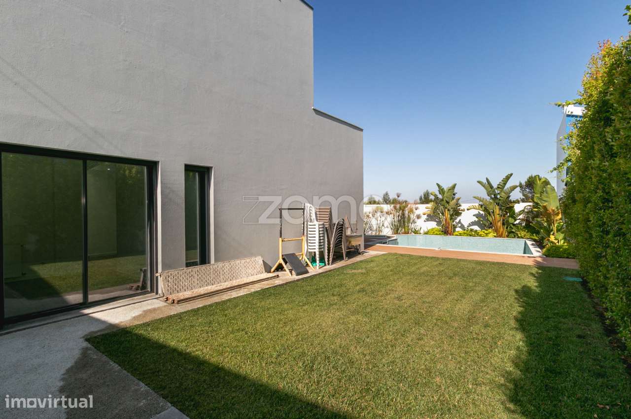 Moradia T3 com Piscina e Jardim no Zambujeiro – Alcabideche-26