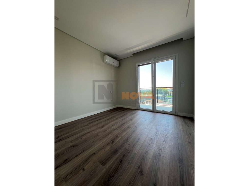 Apartamento T3 com Box para 3 Carros em Condomínio Privado com Piscina-11