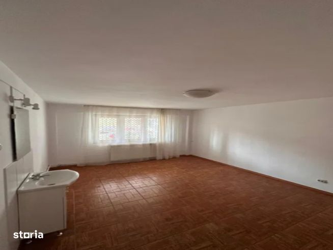Apartament patru camere - parter - Școala nr. 9-4