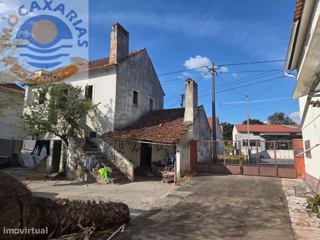 Moradia Rústica com Pátio e Anexos para Recuperar - Urqueira, Ourém-10