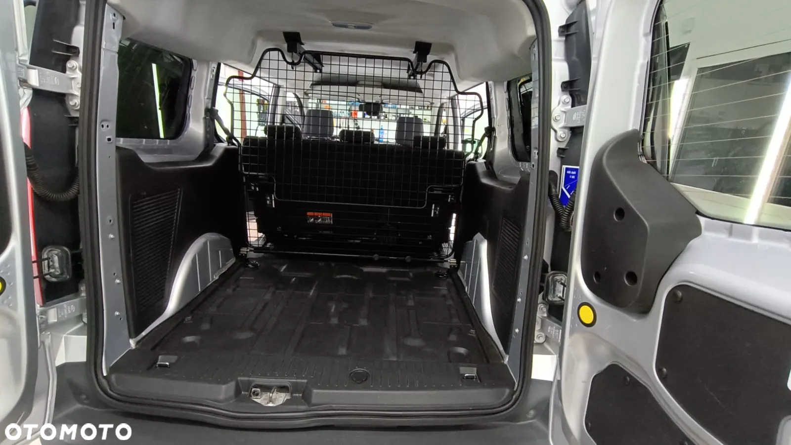 Ford Transit Connect - 13