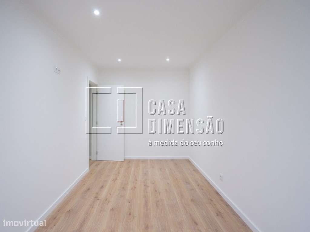 Apartamento de tipologia T2, em fase de Remodelação, no Cacém!!-16