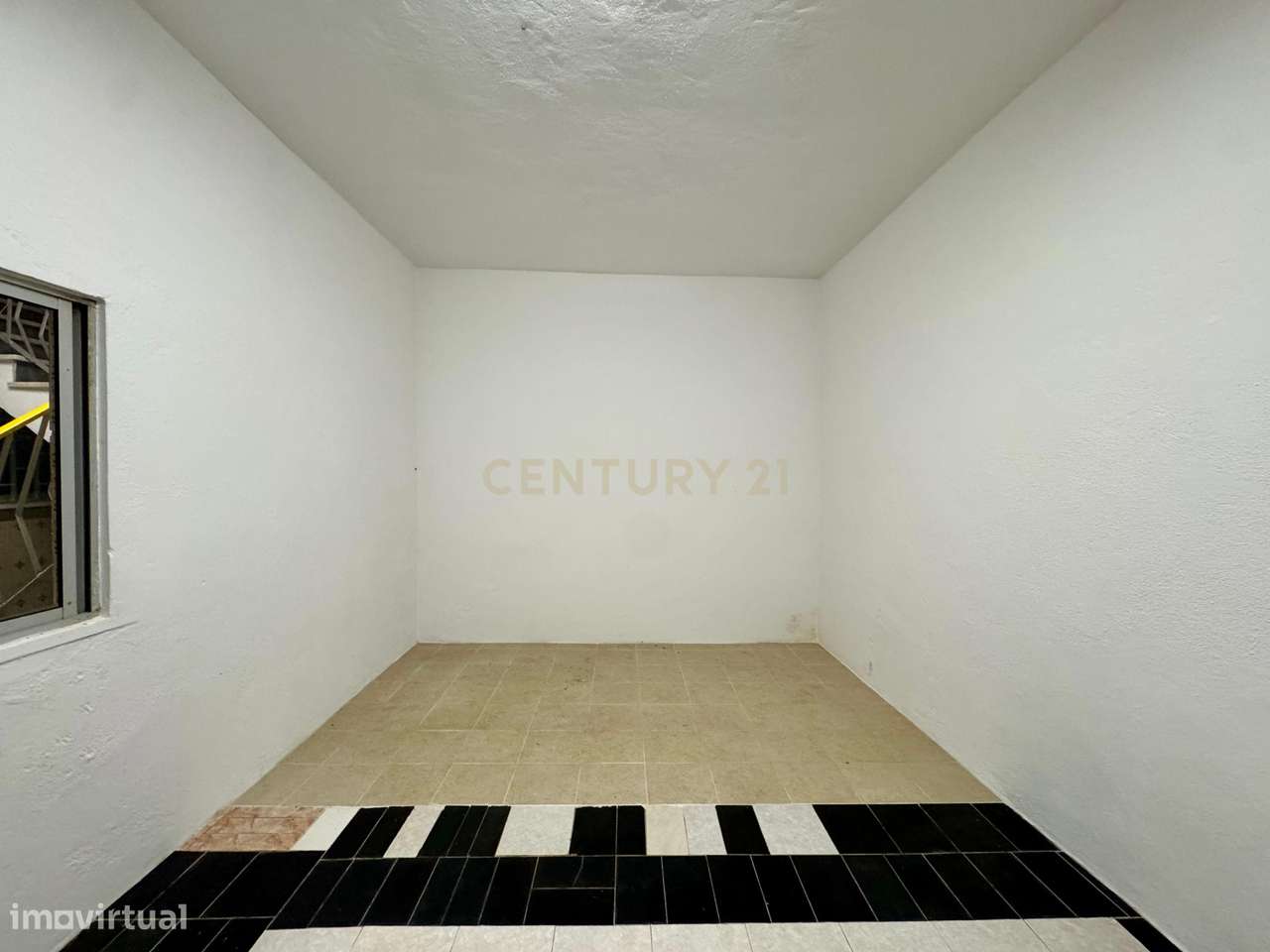 Anexo para arrumos ou armazém em São João da Talha. - Grande imagem: 2/7