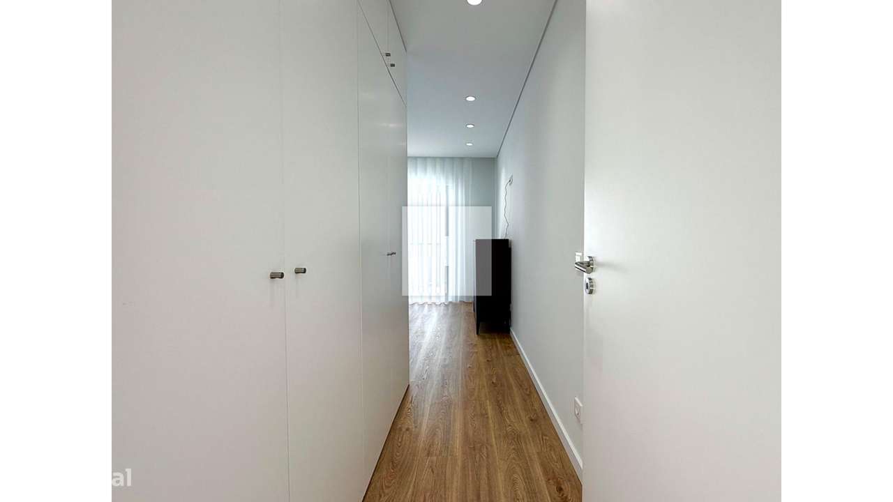 Moradia T4 Nova e Completa-32