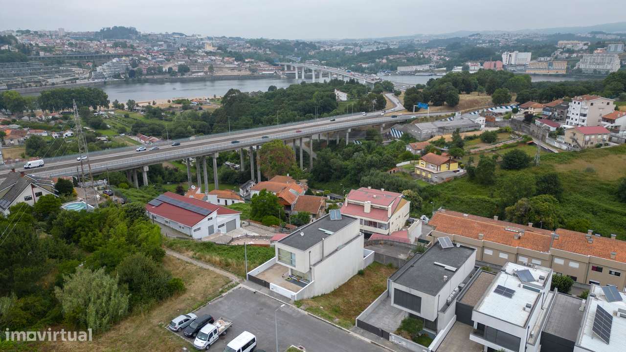 Moradia Geminada V4 c/ Piscina e Vistas Rio Douro em Oliveira do Douro-37