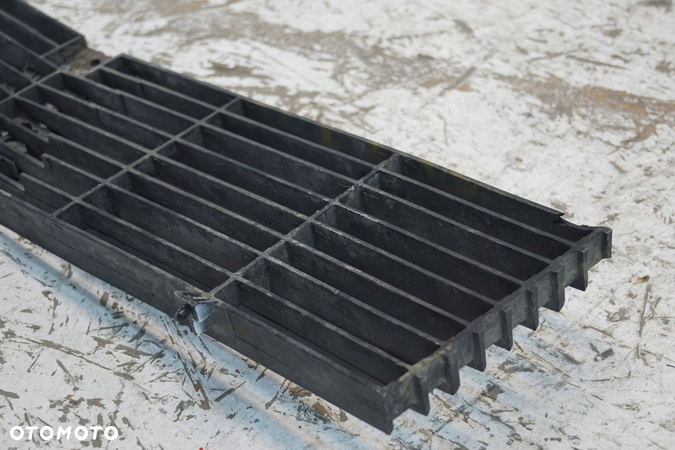 GRILL ATRAPA PEUGEOT 504 - 14