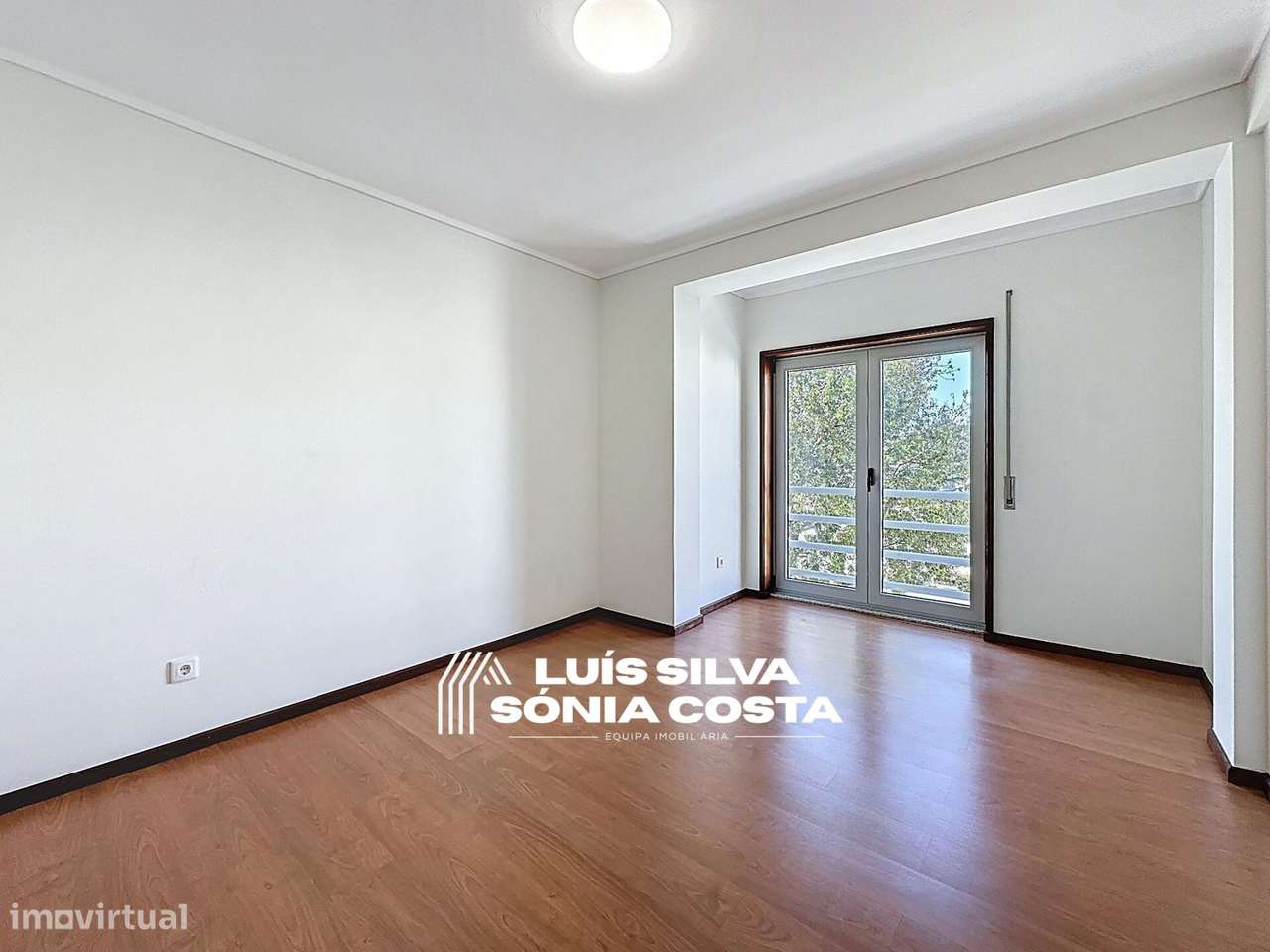 Apartamento T2 Remodelado c/ Varandas, Garagem & Elevador - Centro...-2