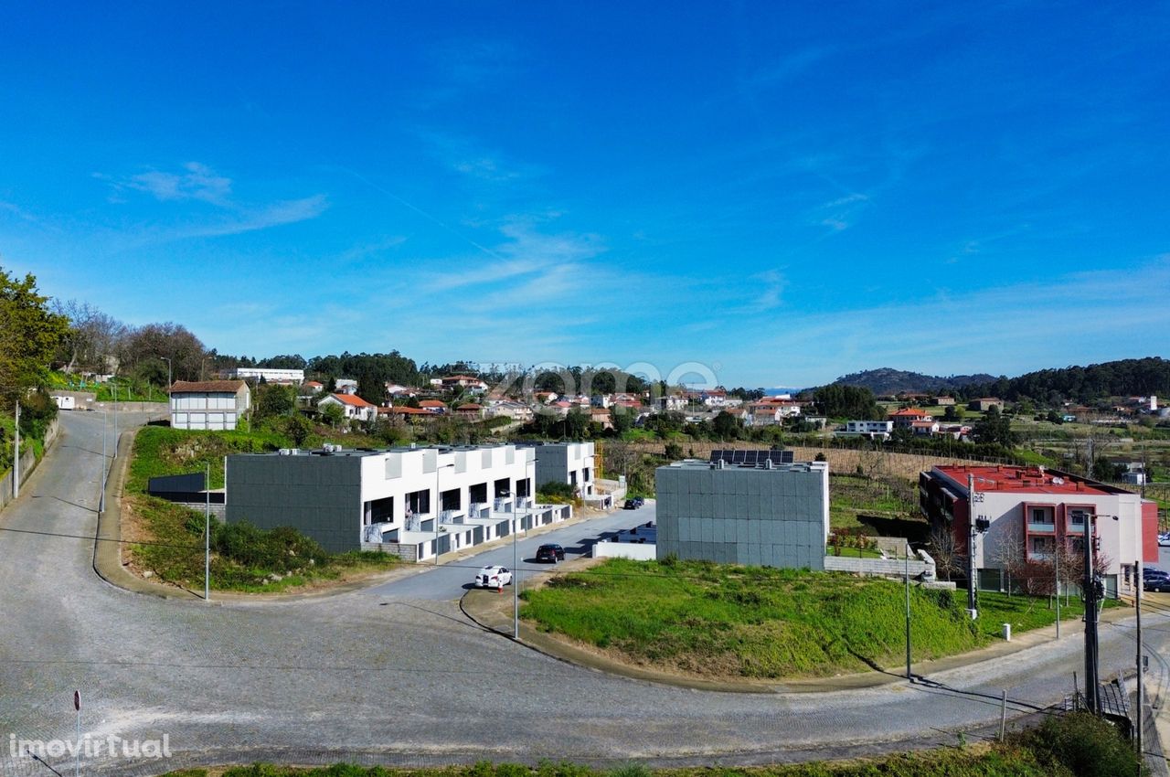 Terreno c/229 m2 para Moradia Banda em Tadim, Braga!