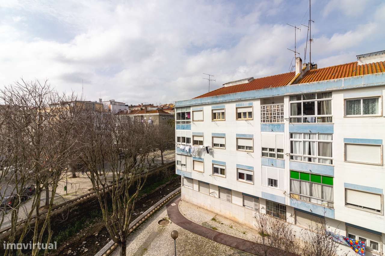 APARTAMENTO T3 | C/ ARRECADAÇÃO | ODIVELAS-28