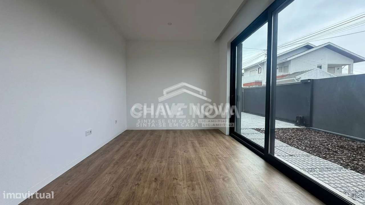 Moradia Geminada T3 Nova - Serzedo, Vila Nova de Gaia - Grande imagem: 5/19