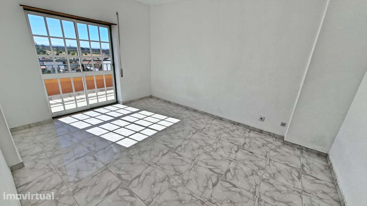 Apartamento T3 com 118m2 e terraço no  Pinhal Novo-8