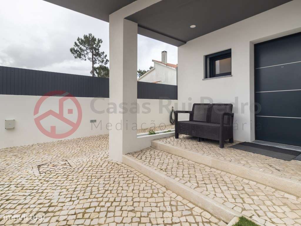 Moradia Geminada T4 SemiNova em Fernão Ferro - Grande imagem: 4/55