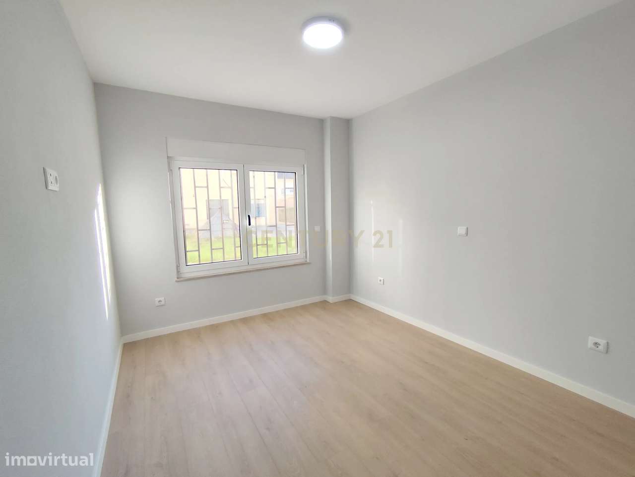 Prédio com 3 apartamentos novos e garagem - Grande imagem: 4/41