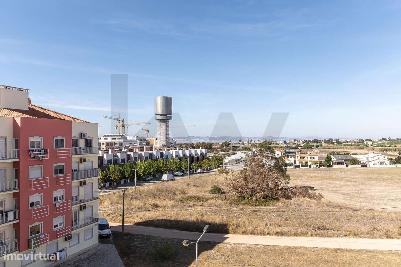 Apartamento T3 com elevador e vista desafogada, Urbanização do Moinho,-22