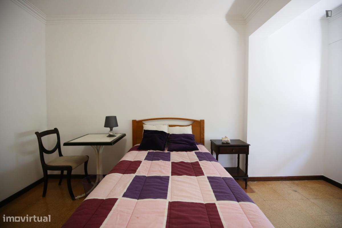 Quarto - localizado em Benfica Lisbon - Grande imagem: 2/8