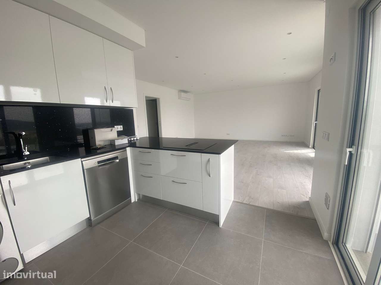 T3 Novo com garagem, varanda e elevador em Loulé - Grande imagem: 5/21