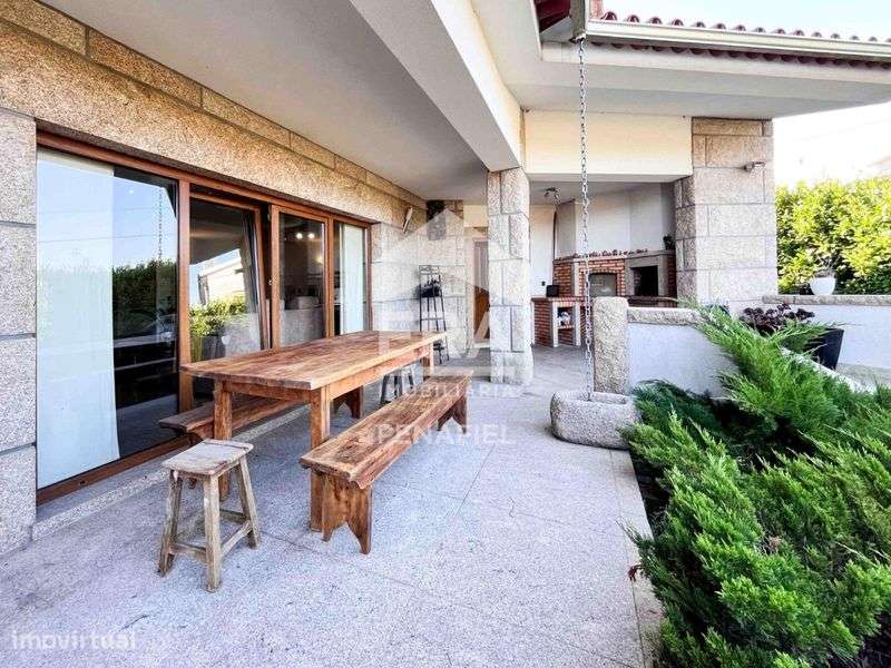 Excelente moradia v4 com piscina e um jardim paisagistico - Grande imagem: 4/8